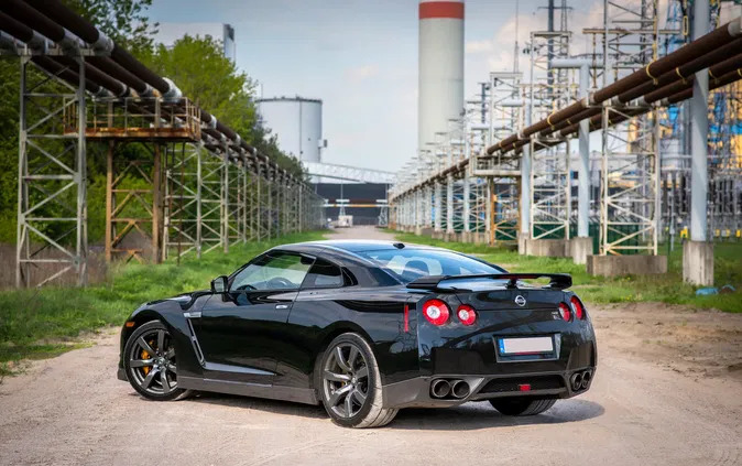 samochody osobowe Nissan GT-R cena 330000 przebieg: 34000, rok produkcji 2008 z Kozienice